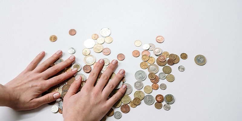 プロップ会社The Funded Traderがすべての支払いを一時停止し、不満を募らせる