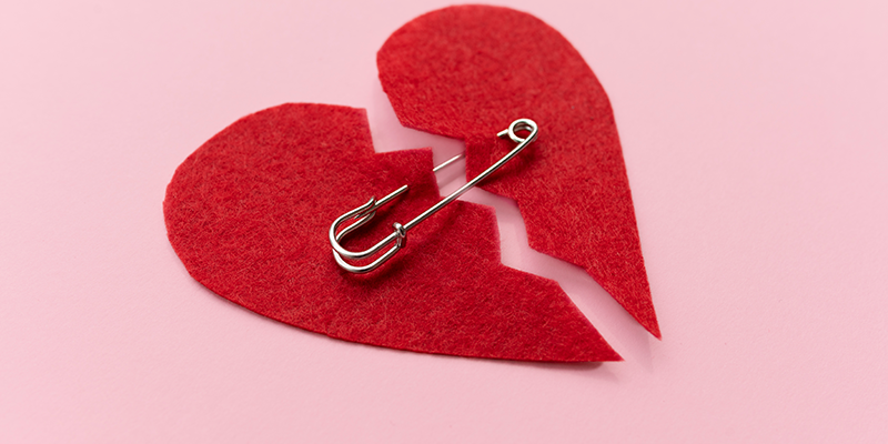 退休老人遭杀猪盘诈骗，花光五十万美元后不得不卖房还款