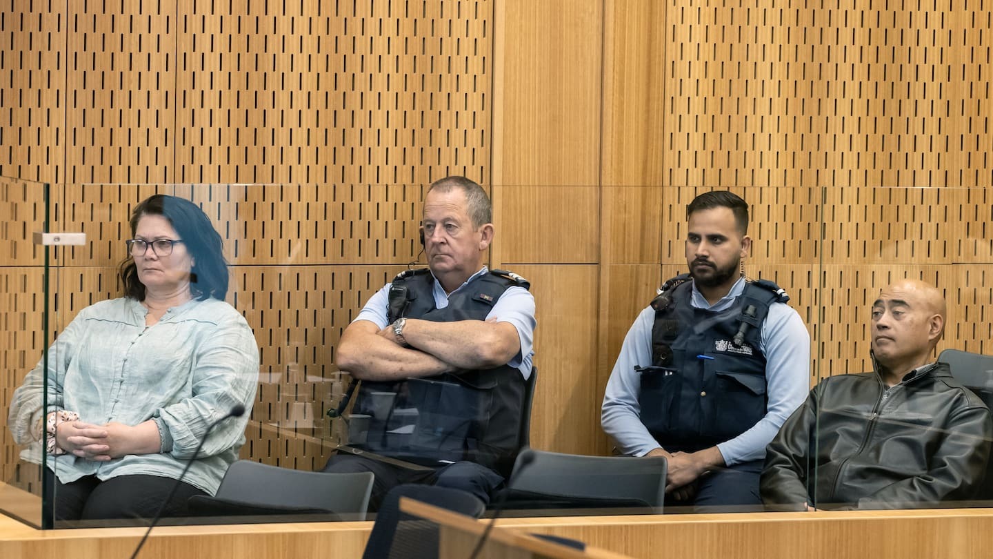 阿罗哈·图伊拉(左)和亚历克斯·图伊拉(右)在基督城高等法院接受判决。照片:伊恩·麦格雷戈/Pool